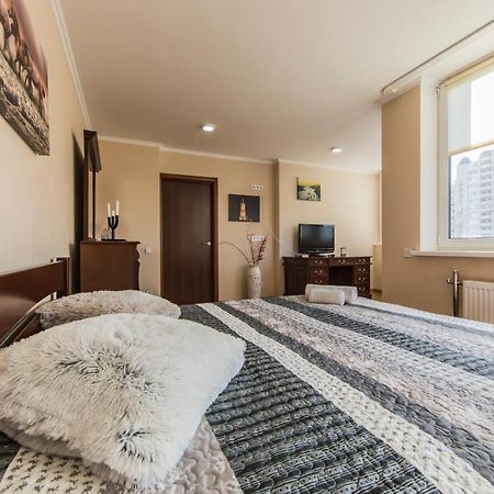 Super Comfort Flat For You Near The Metro. 키예프 외부 사진