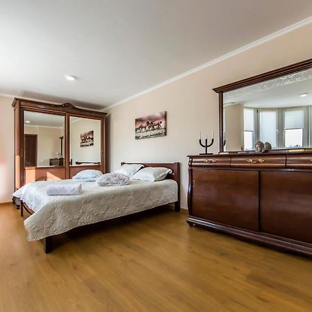 Super Comfort Flat For You Near The Metro. 키예프 외부 사진