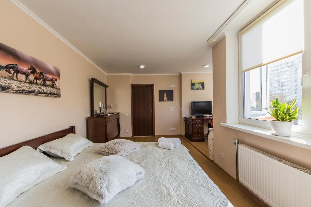 Super Comfort Flat For You Near The Metro. 키예프 외부 사진