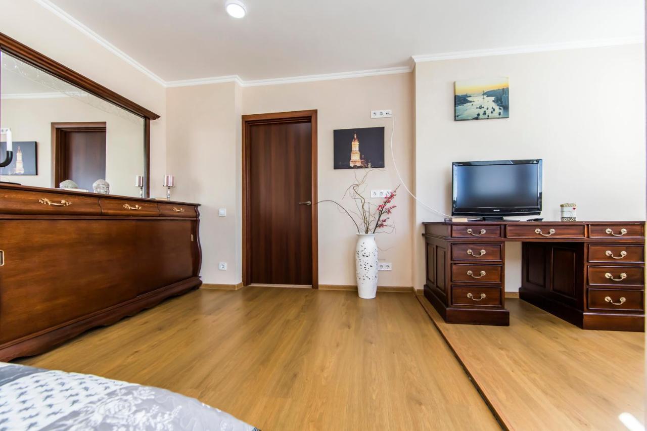 Super Comfort Flat For You Near The Metro. 키예프 외부 사진