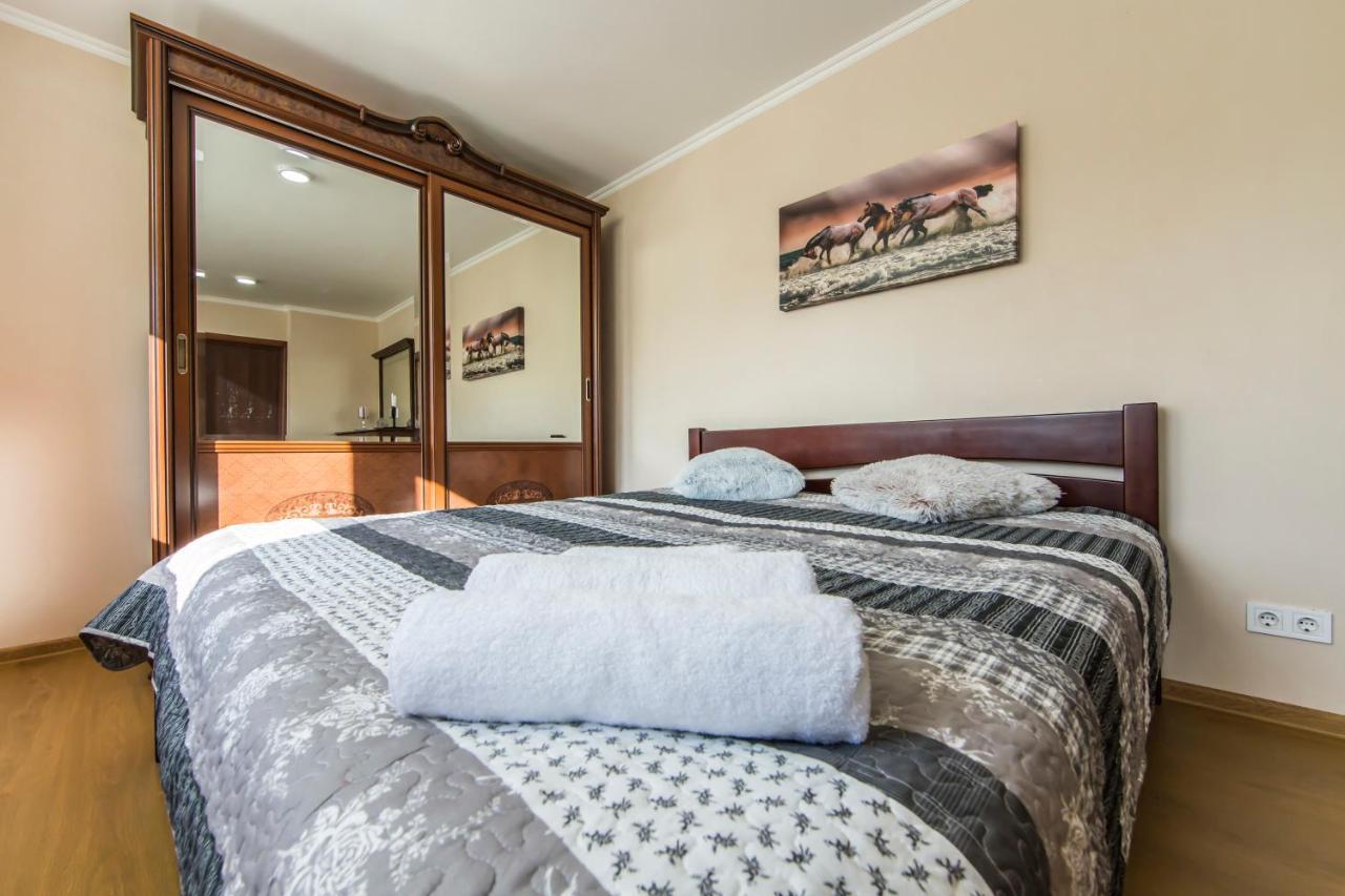 Super Comfort Flat For You Near The Metro. 키예프 외부 사진