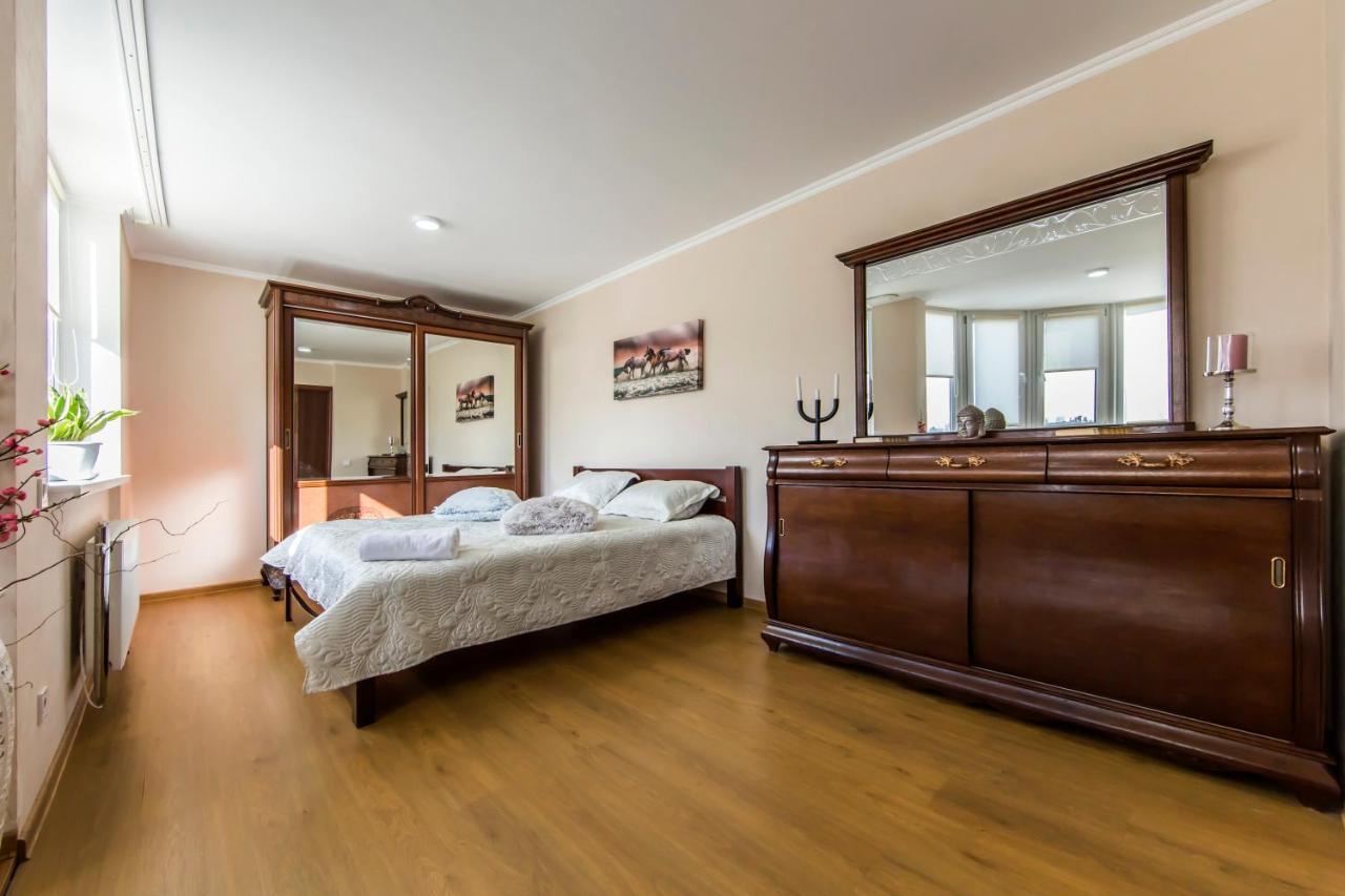 Super Comfort Flat For You Near The Metro. 키예프 외부 사진